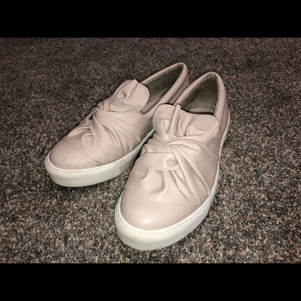 MIA Sneaks (7.5)